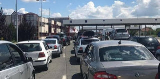 Încep concediile. Românii plecați în afara țării vin acasă