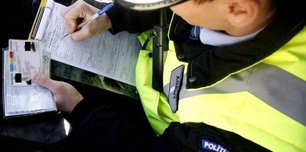 Tânăr de 17 ani, prins fără permis la volan