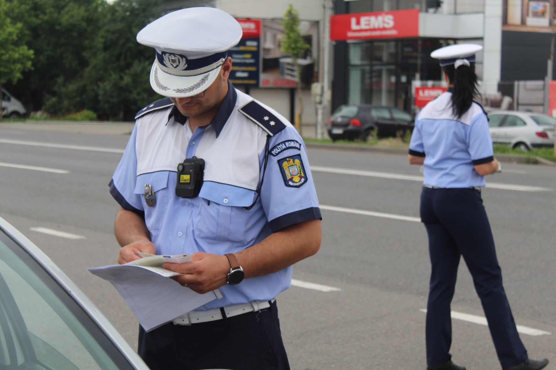 PESTE 200 de sancțiuni contravenționale aplicate de către polițiștii sătmăreni, ieri