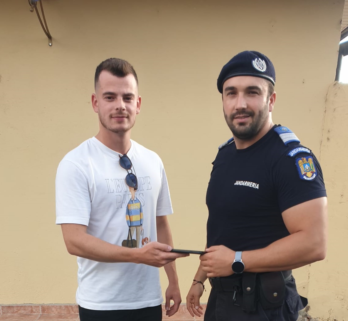 Telefon găsit de JANDARMI