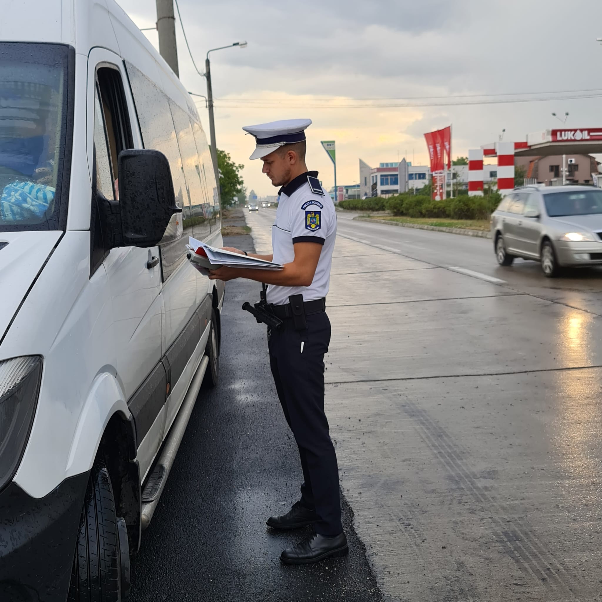 Razii efectuate de polițiștii sătmăreni pentru verificarea legalității transportului rutier de persoane