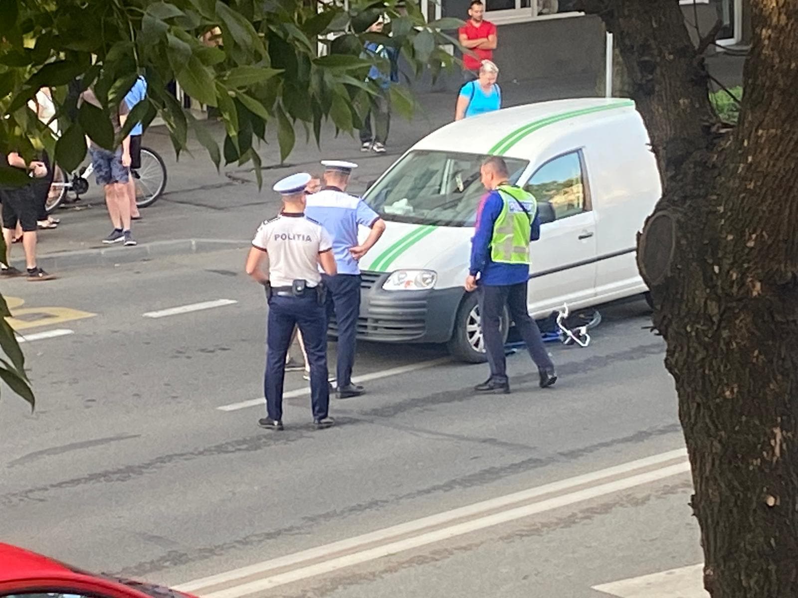 VIDEO/FOTO. Poliția face  PREIZĂRI în legătură cu ACCIDENTUL din Micro 17. Cine e VINOVAT