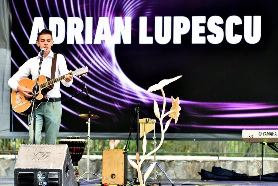 Adrian Lupescu – laureat al Festivalului Național de Muzică Folk ,,Floare de colț” de la Sighet.