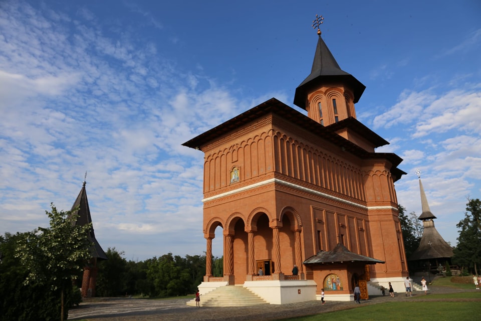 Paraclisul Maicii Domnului la Mănăstirea Scărișoara Nouă