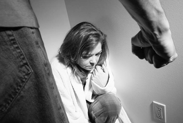 Bărbat cercetat pentru săvârșirea infracțiunii de violență în familie