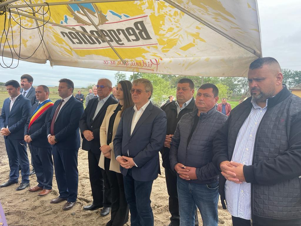 Sâmbătă s-a sfințit  troița ridicată în cimitirul din Hotoan