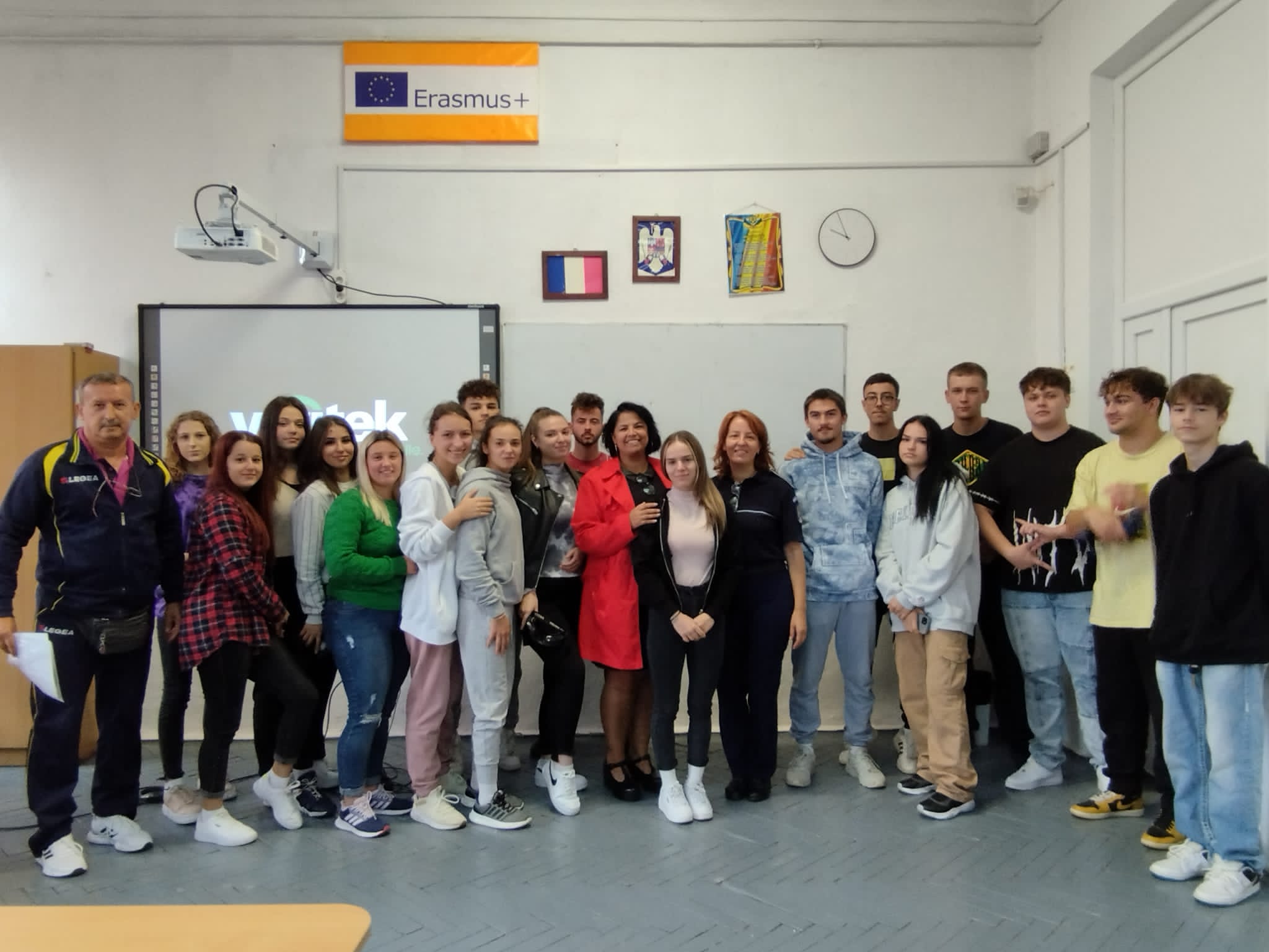 Elevii Liceului Sportiv informați de polițiști  despre riscurile legate de consumul de droguri