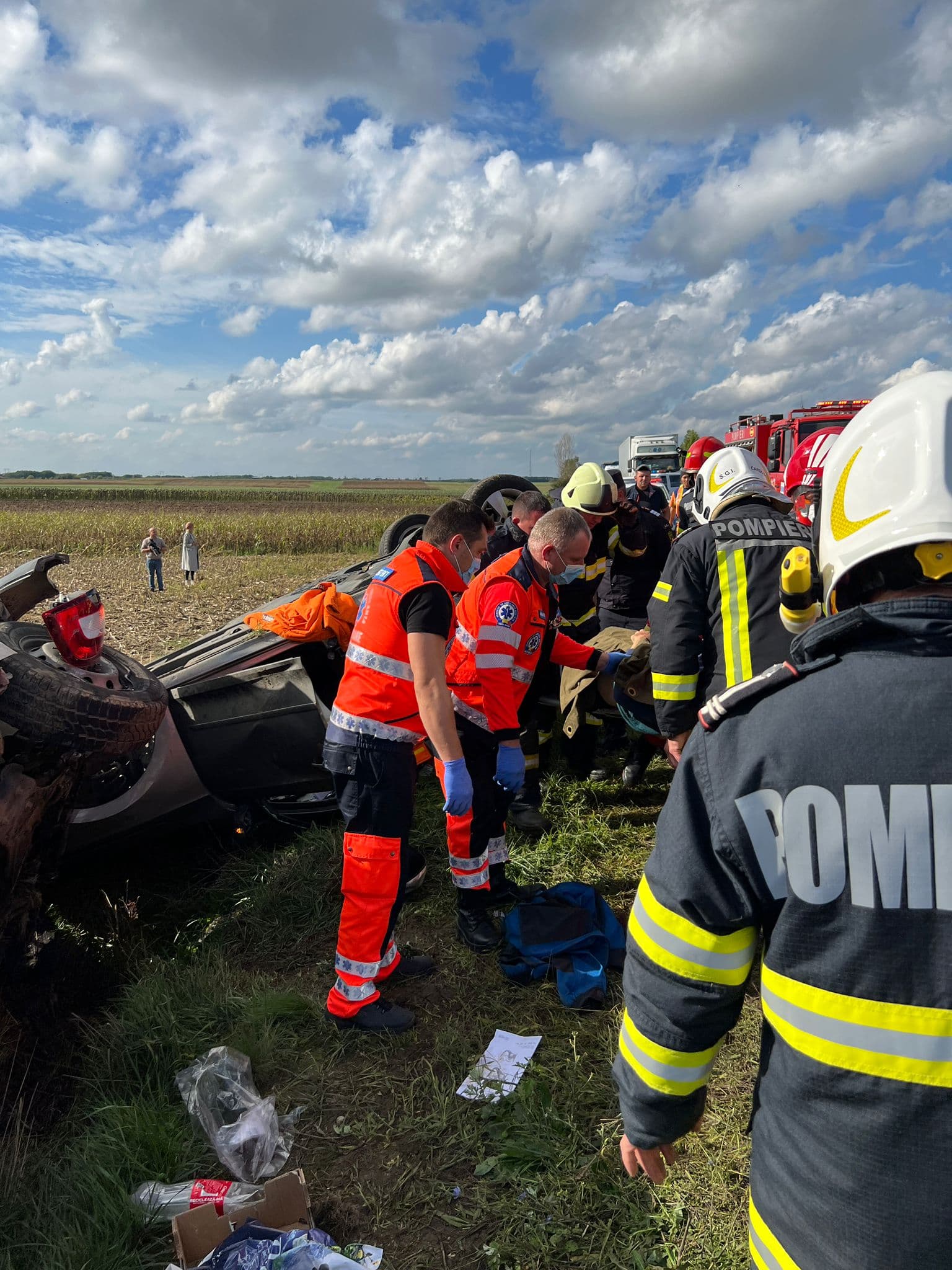 VIDEO/FOTO. Accident MORTAL. Victime ÎNCARCERATE. A intervenit ELICOPTERUL SMURD