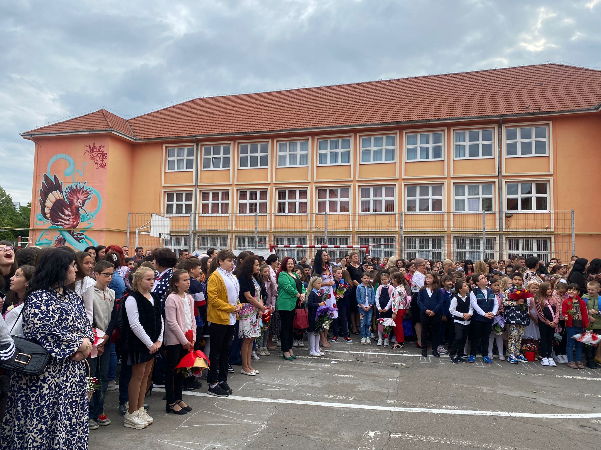 VIDEO/FOTO. Emoții, bucurie și început de an la Școala Gimnazială ”Mircea Eliade” din Satu Mare