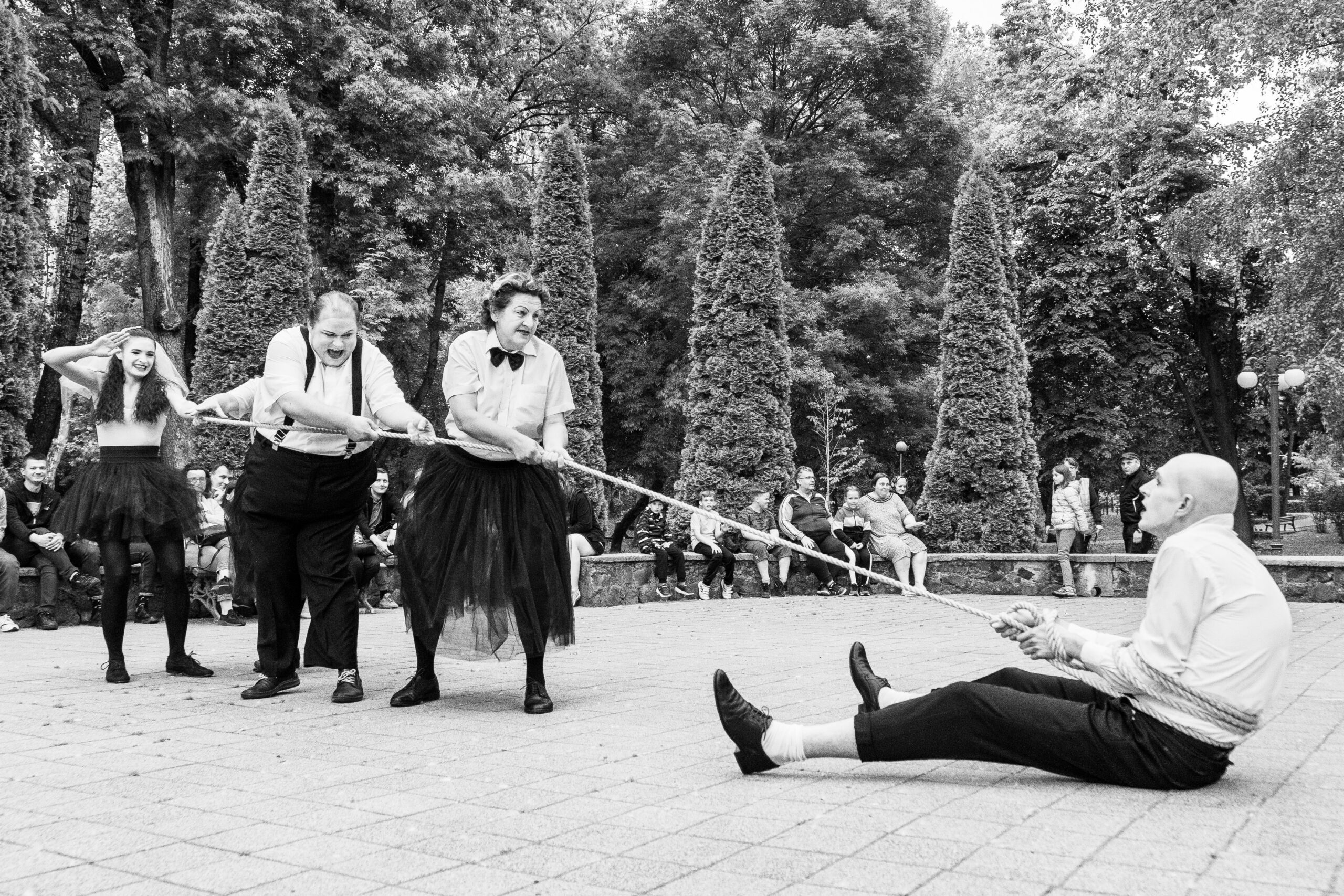 Spectacolul stradal NUNTA deschide Stagiunea 2022-2023 a Teatrului de Nord