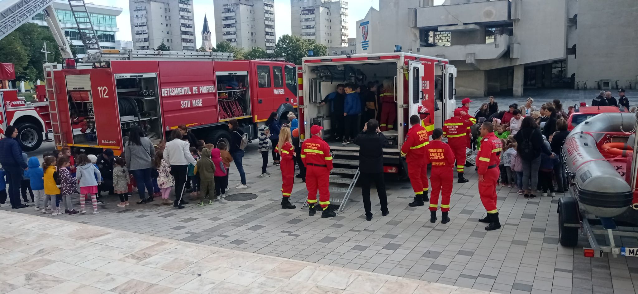 VIDEO/FOTO. Ziua POMPIERILOR. Porți deschise pentru cei mici