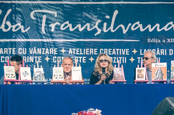 FOTOGALERIE. Scriitori sătmăreni prezenți la Târgul de C'Arte Alba Transilvana