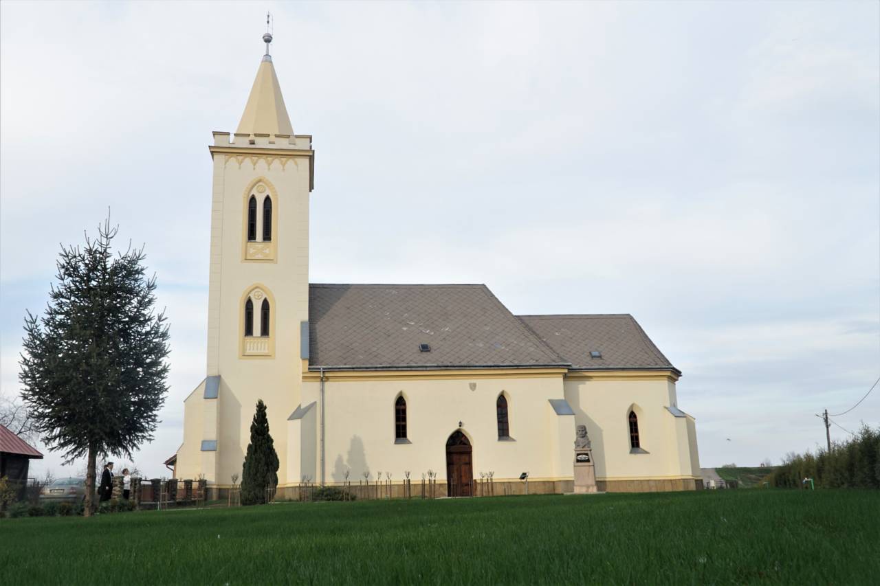 Biserica reformată din Vetiș - unul dintre cele mai vechi lăcașuri de cult din județ