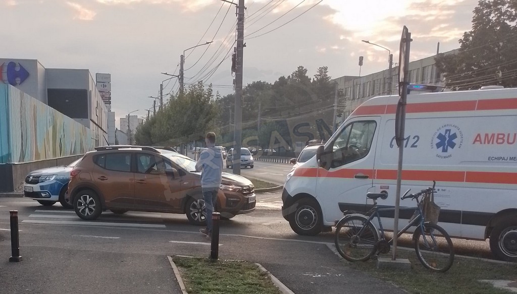 FOTO. ACCIDENT pe TRECERE la Satu Mare