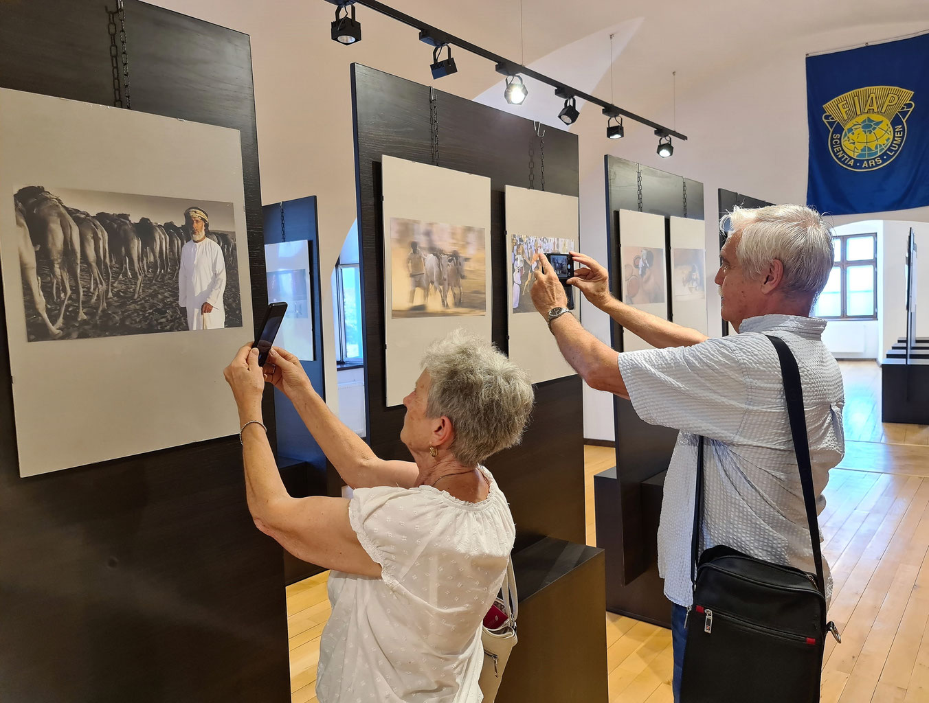 Vernisaj de arte vizuale la Primăria Satu Mare