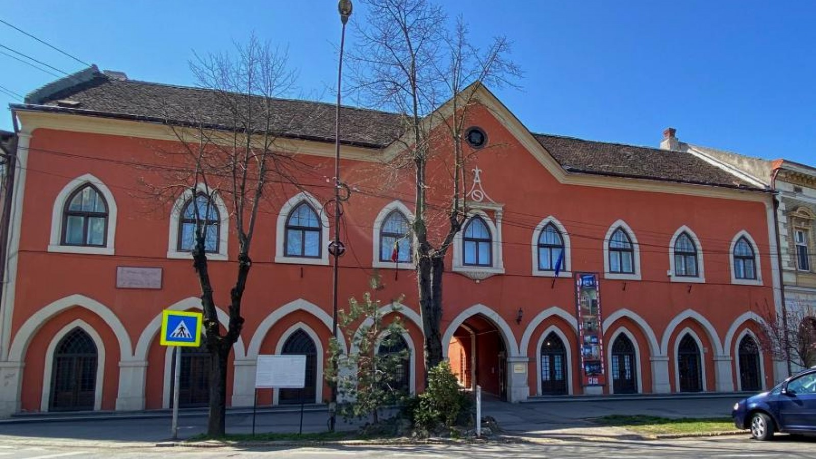 Expoziția personală "Capsula timpului" a profesoarei Lepedus Ildikó, prezentată la Muzeul de Artă