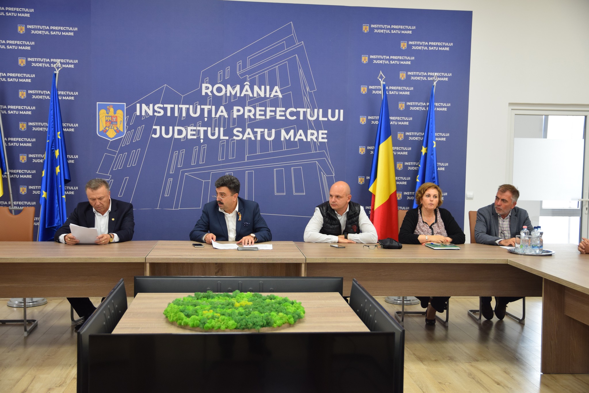 Ședință la Prefectură. S-au luat măsuri privind controlul pestei porcine africane în localitatea Irina