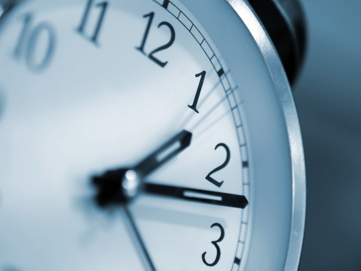 Sâmbătă se schimbă ceasul, trecem la ora de iarnă. Vom dormi cu o oră mai mult