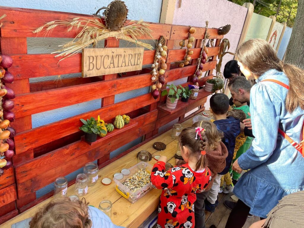 Toamna sărbătorită de preșcolari prin ateliere și activități în aer liber