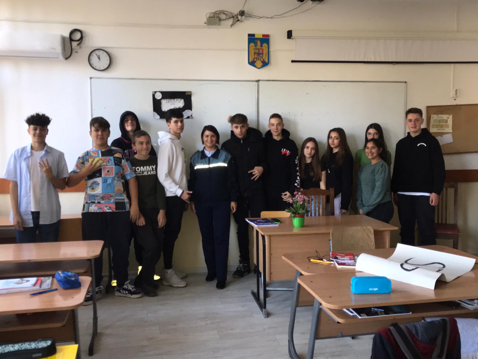 Activități preventiv-informative desfășurate la Colegiul Economic ,,Gheorghe Dragoș”