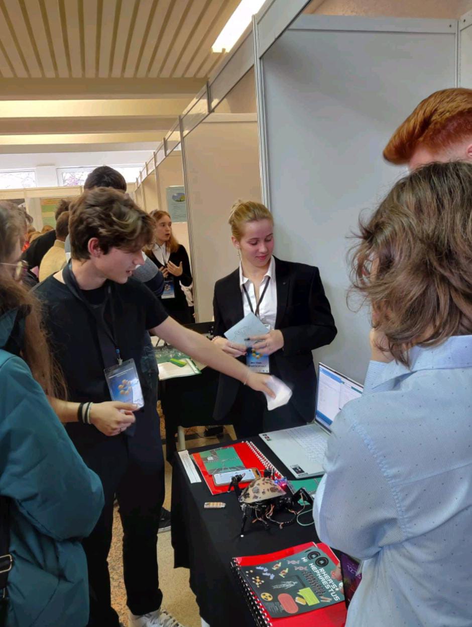 Colegiul Național „Mihai Eminescu” aduce județului cinci premii pentru cinci proiecte tehnico – științifice, transdisciplinare, de la Concursul Național de Știință și Tehnologie RoSEF 2022