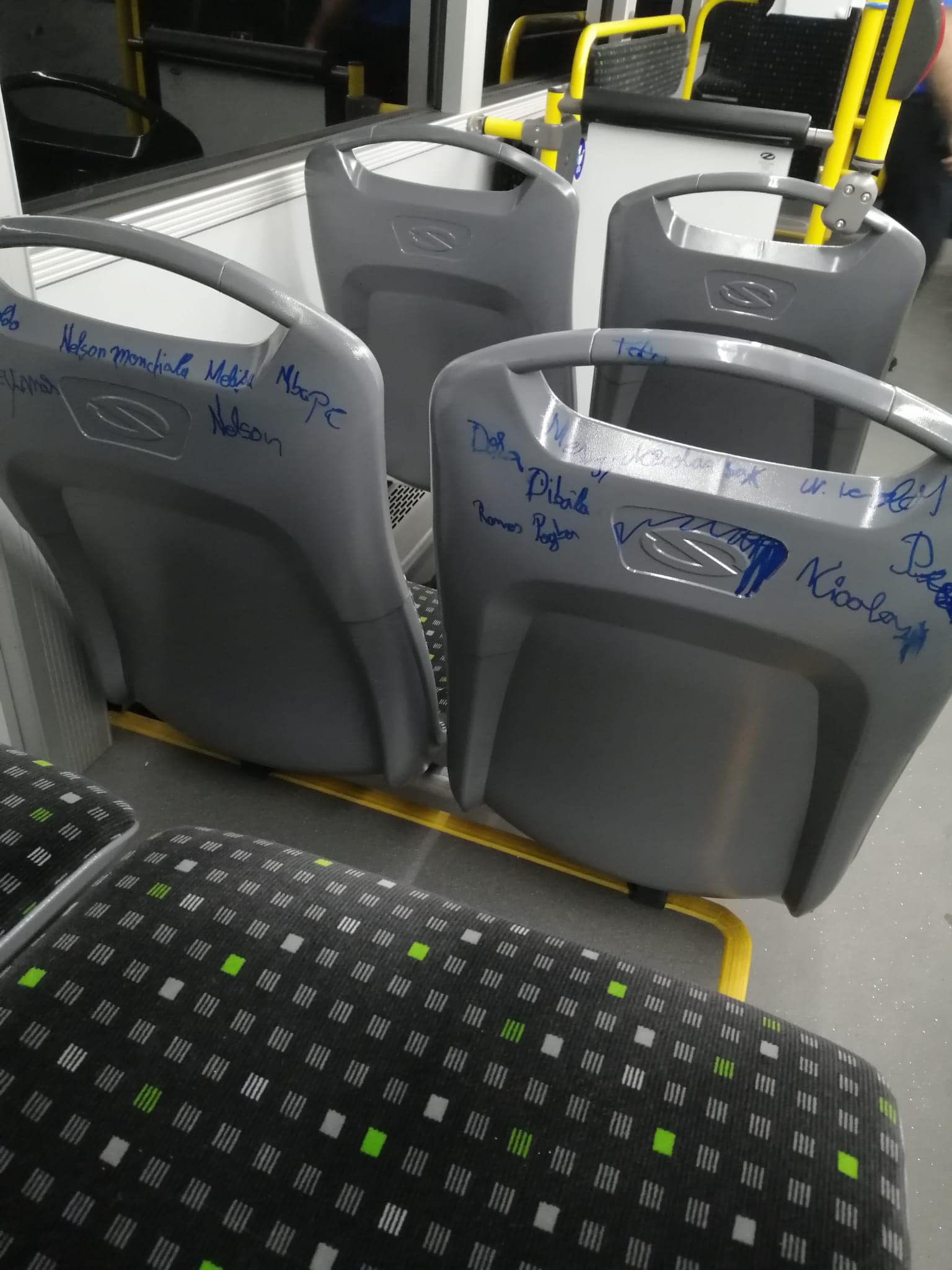 Cel mai modern autobuz din Satu Mare a fost vandalizat. Conducerea Transurban face plângere pentru distrugere