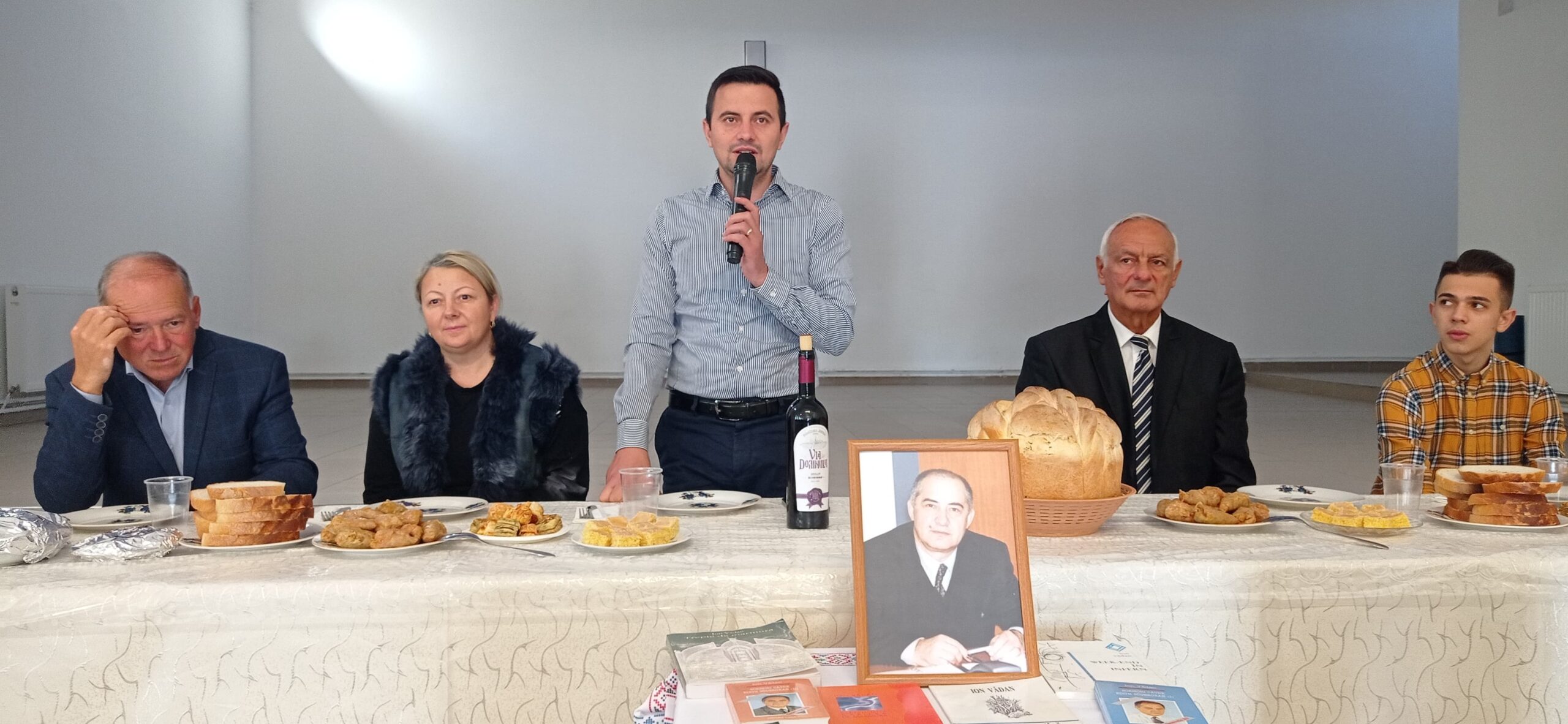 VIDEO/FOTO. Poetul Ion Vădan, comemorat la Gelu, satul său natal