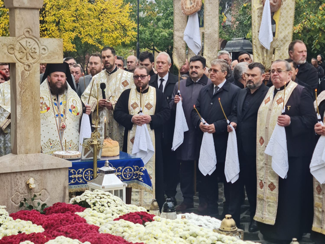 Preasfințitul Părinte Timotei Sătmăreanul,  a săvârșit Sfânta Liturghie la Mănăstirea  “Sfinții Apostoli Petru și Pavel” Bixad