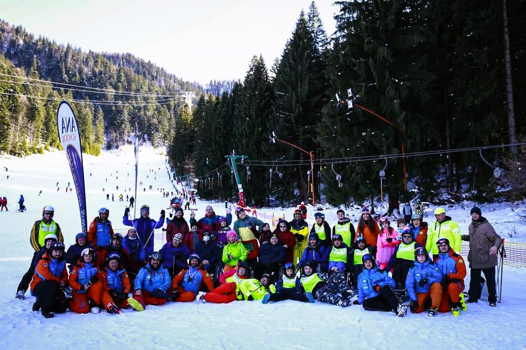 Caiac SMile pune pe schiuri 1000 de persoane cu dizabilități din România