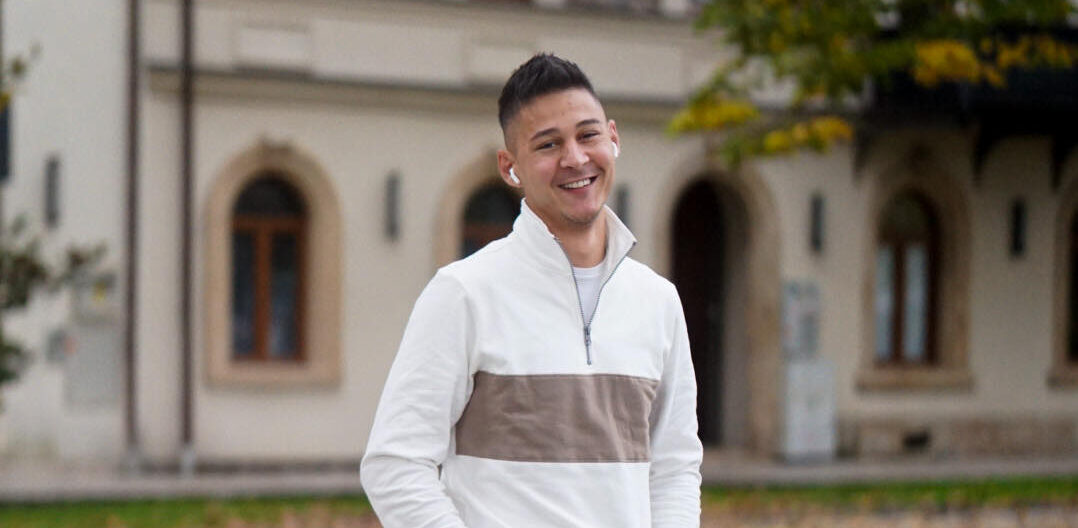 Cum să ne îmbrăcăm bine low cost. Marcel Constantin Chirazi: Totul depinde foarte mult și de ceea ce ne dorim să transmitem prin intermediul hainelor