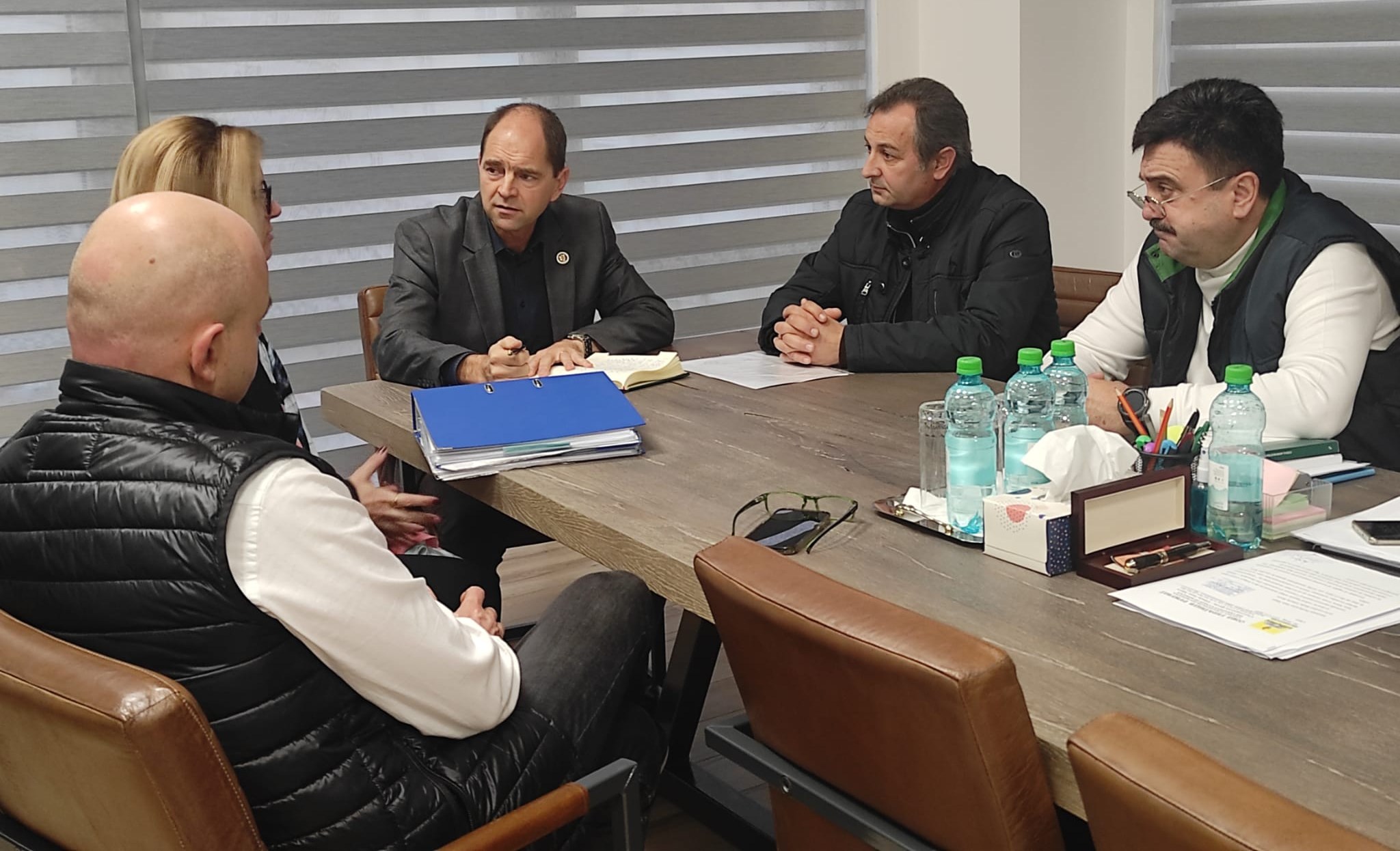 Reprezentanții Asociației de locatari ”Avram Iancu” 3-5 Carei, prezenți la Prefectura Satu Mare