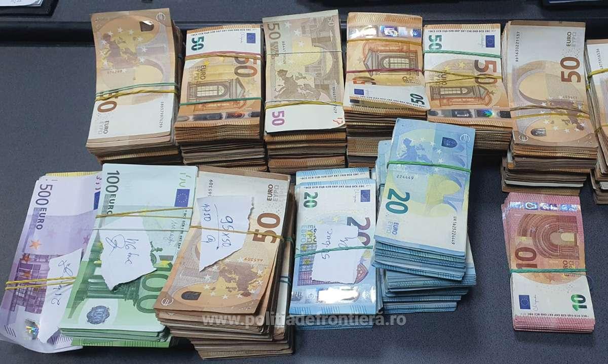 Peste 300.000 euro descoperiți ascunși într-o mașină în PTF Halmeu