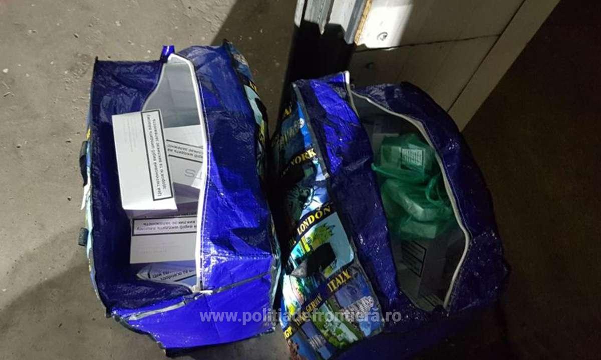 Peste 1.000 pachete cu țigări descoperite ascunse în două mașini