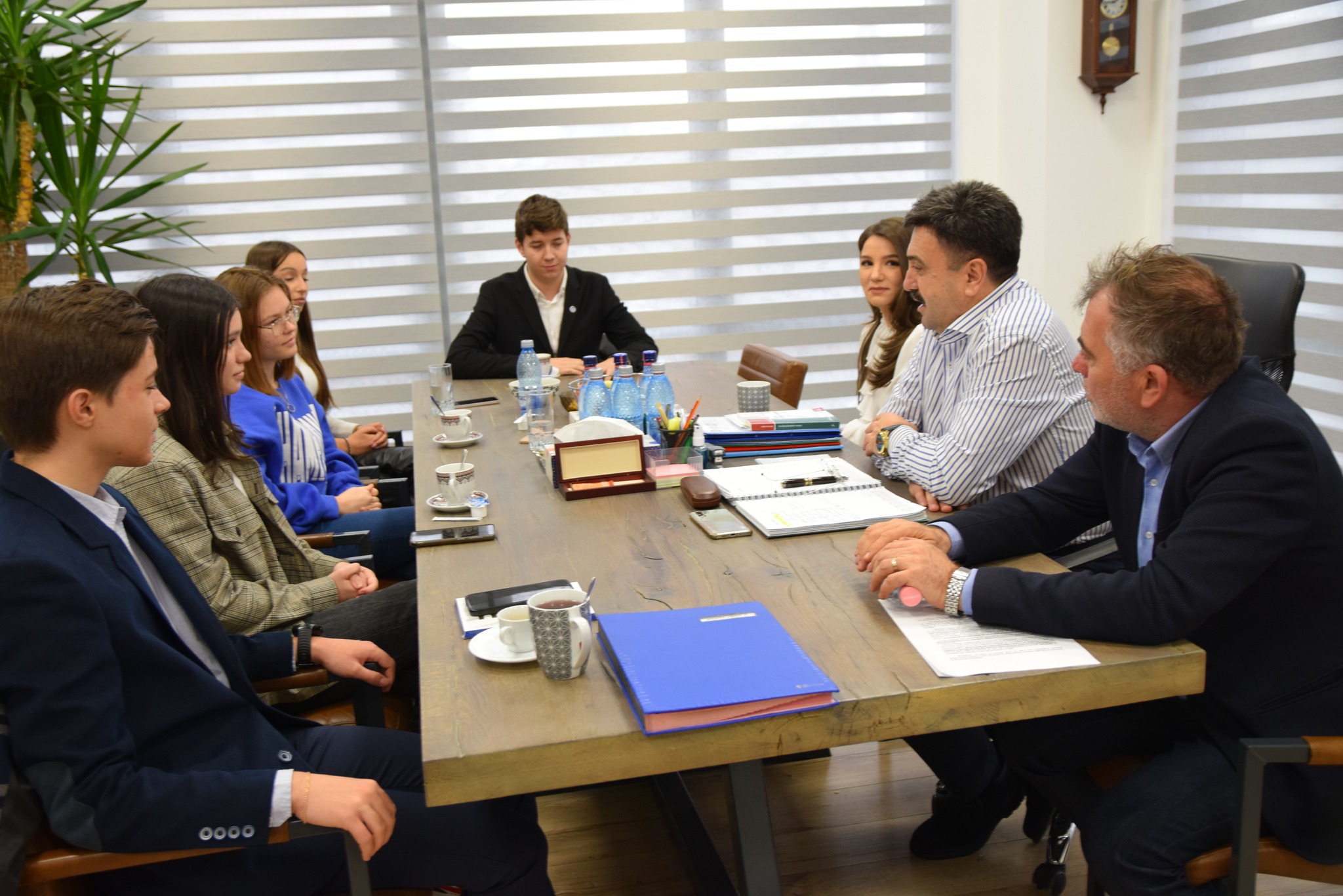 Întâlnire cu noua conducere a Consiliului județean al elevilor Satu Mare la Instituția Prefectului