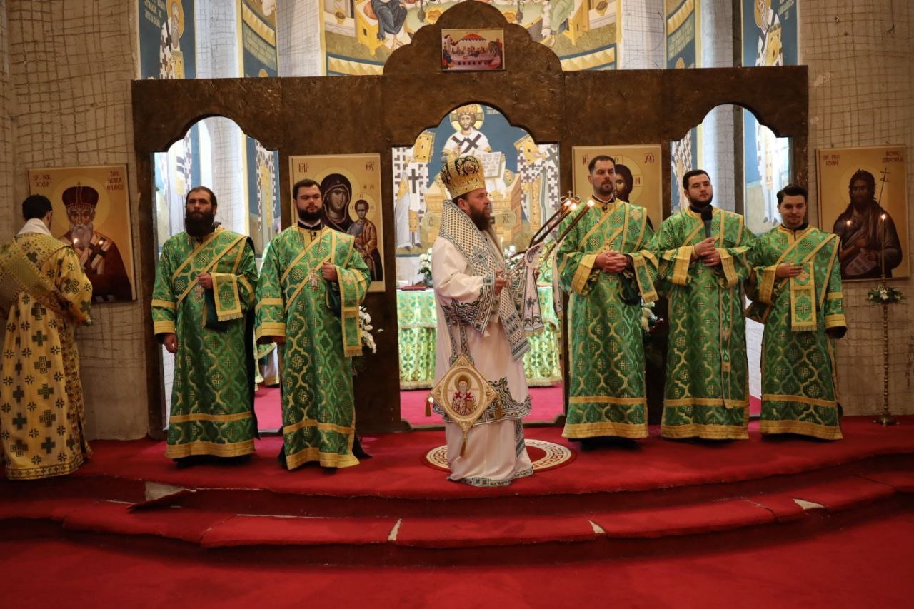 Sfânta Liturghie arhierească la Mănăstirea Scărișoara Nouă