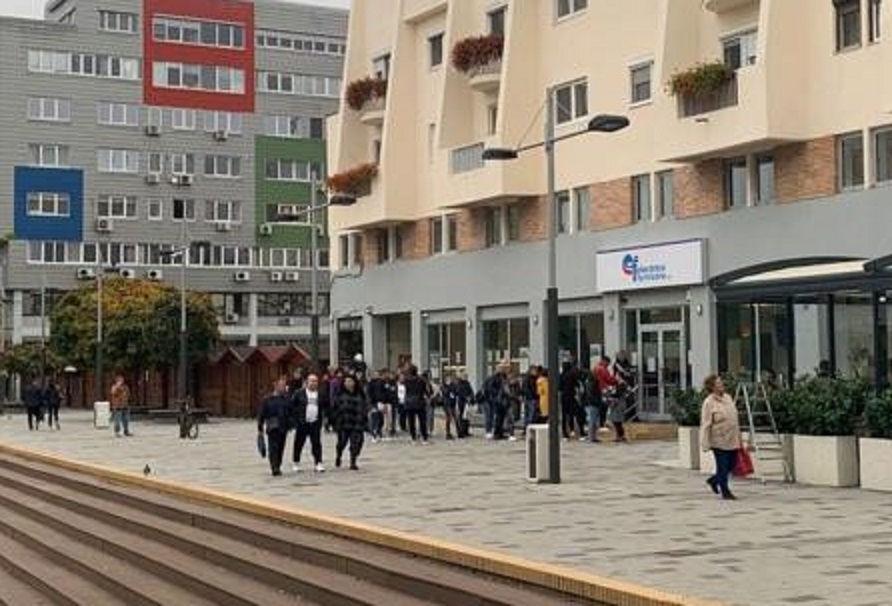 FOTO. Prefectul se implică în cazul  COZILOR  de la ghișeele ELECTRICA