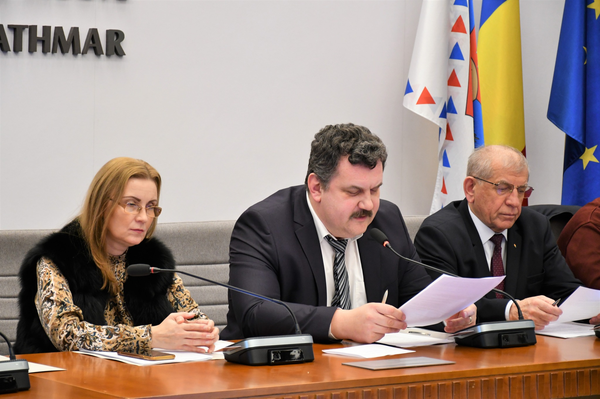 ȘEDINȚĂ. Consiliul Județean a împărțit bani în tot județul