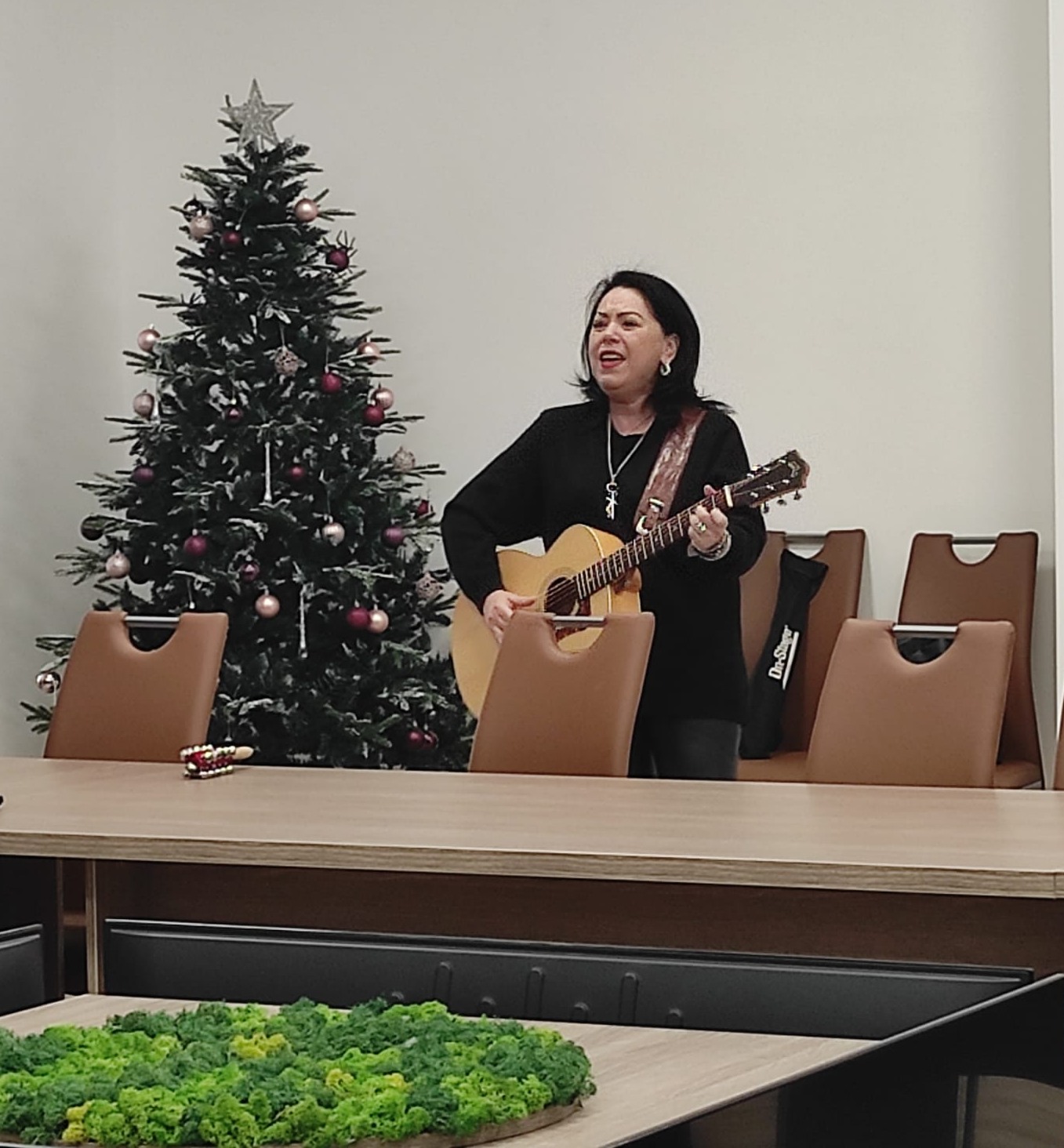 FOTOGALERIE. CLAUDIA ȘERDAN, colind special la Prefectură