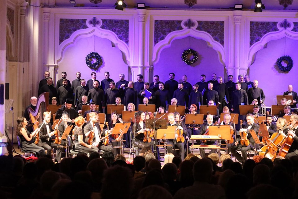FOTOGALERIE.  Un superb concert de colinde la Filarmonică