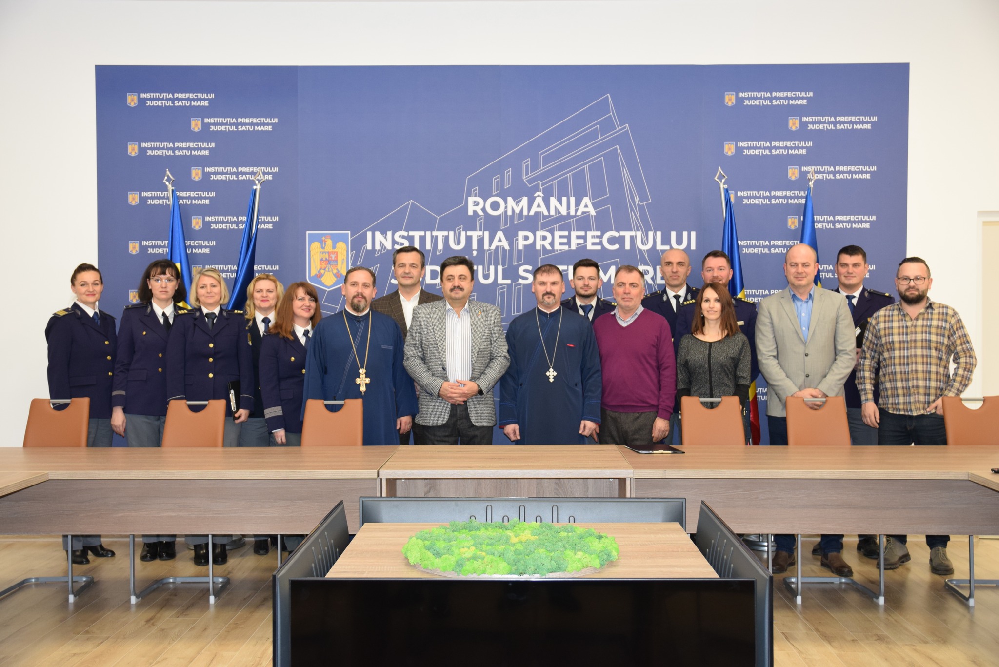 Colindători la Prefectură