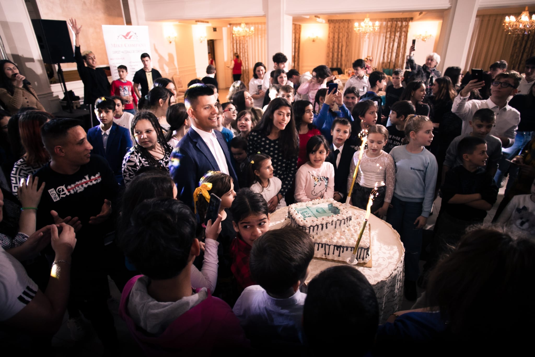 SOCIAL. Peste 300 de copii din sistemul de protecție au primit cadouri de la Moș Nicolae