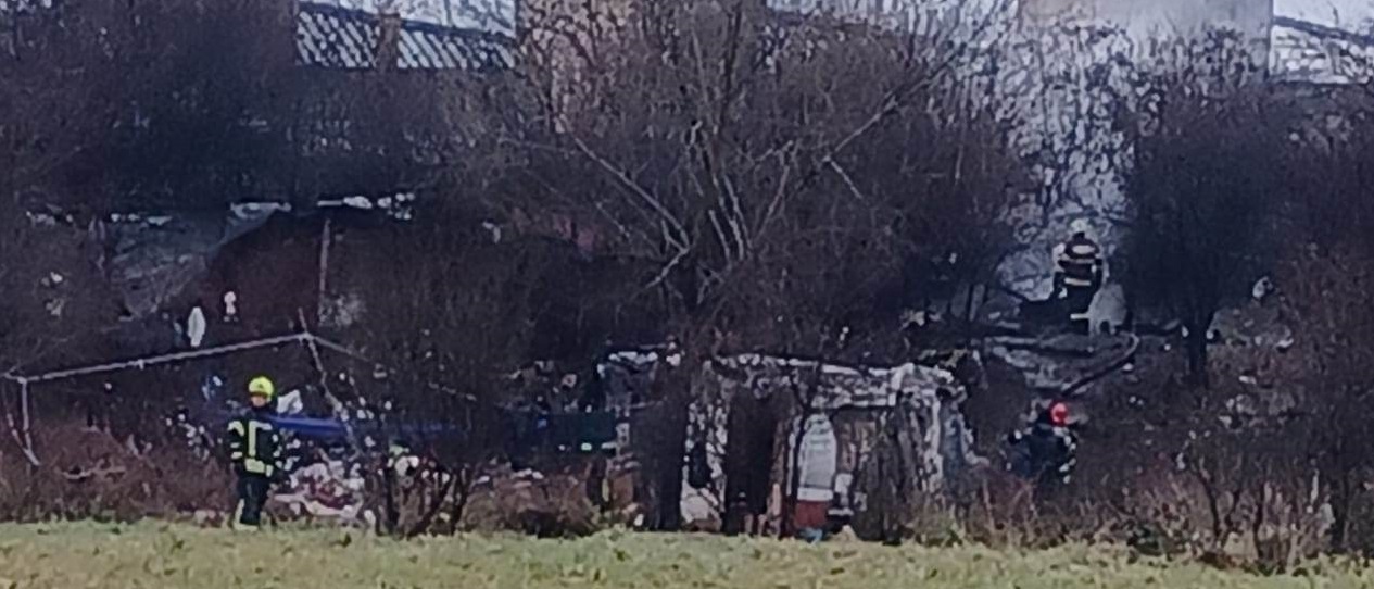 FOTO. Incendiu la coliba unor boschetari de pe Ostrovului