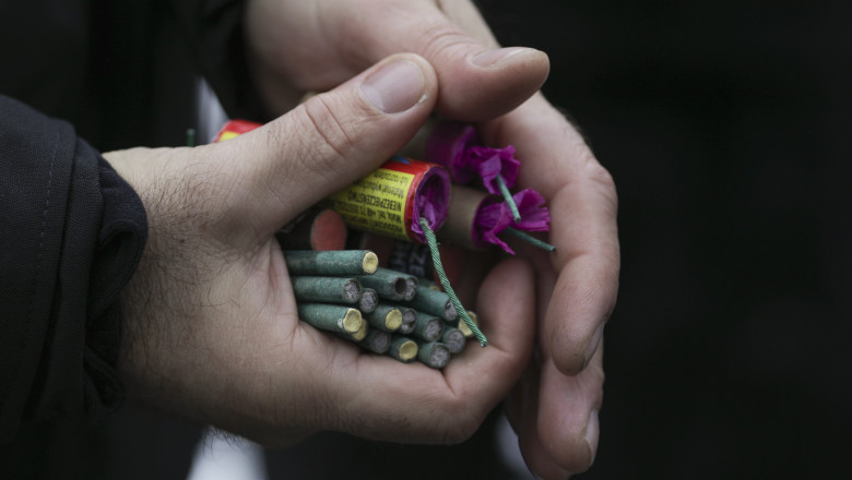 Peste 100 de percheziții la deținătorii de petarde și artificii