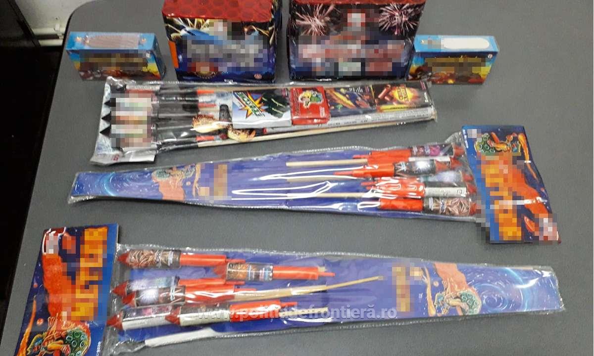 Materiale pirotehnice descoperite la intrarea în ţară