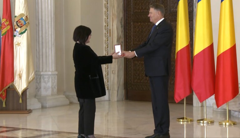 FOTOGALERIE. ONOARE. PROFESOARĂ din Satu Mare, PREMIATĂ  de PREȘEDINTELE ROMÂNIEI