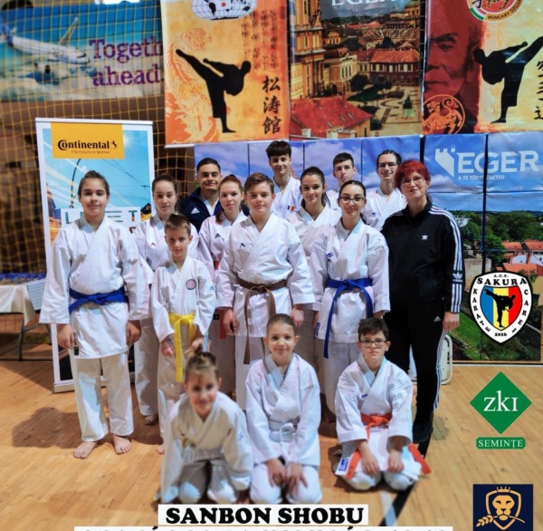 Karateka de la  Sakura Carei au încheiat anul cu un concurs la Eger