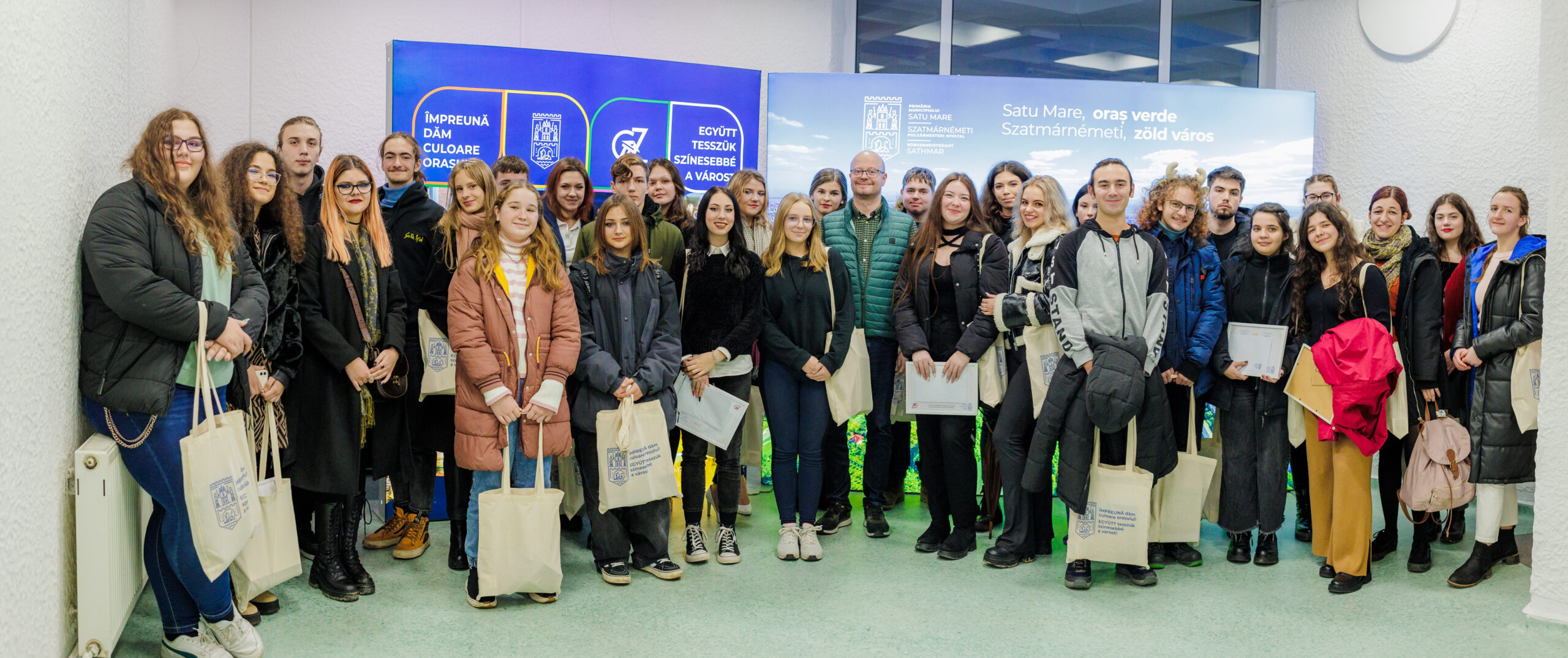 Peste 100 de tineri voluntari implicați în dezvoltarea municipiului Satu Mare