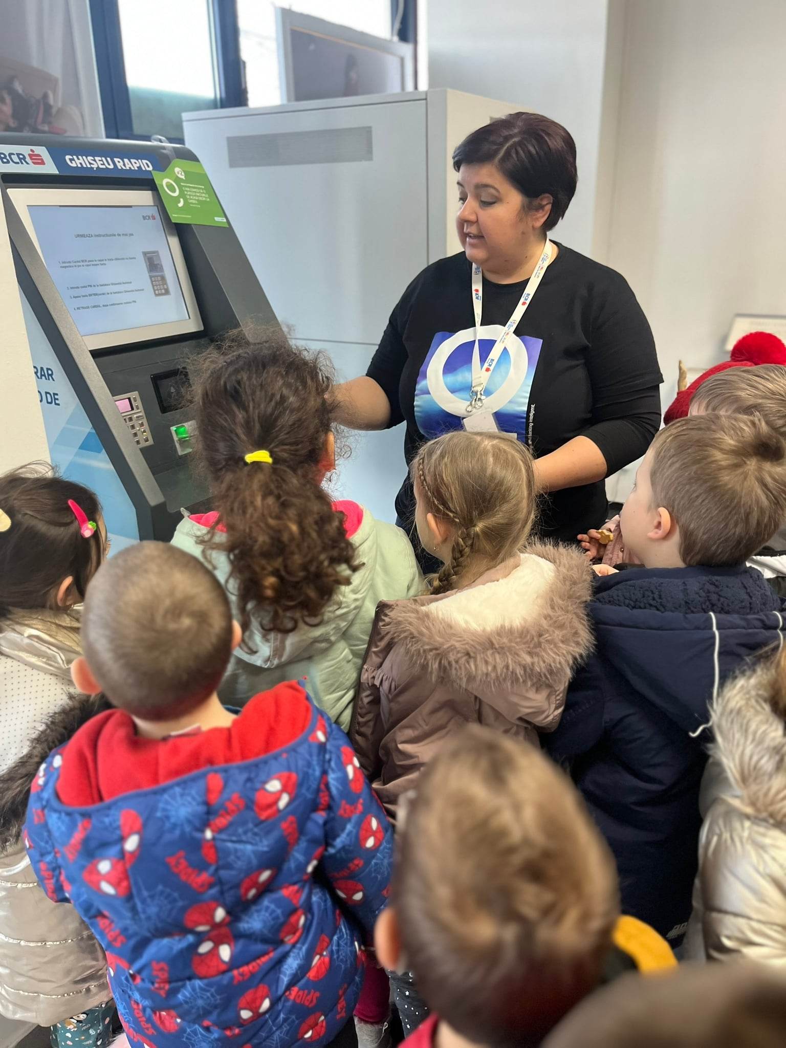 Preșcolarii de la Grădinița cu Program Prelungit Nr. 11, în vizită la bancă!