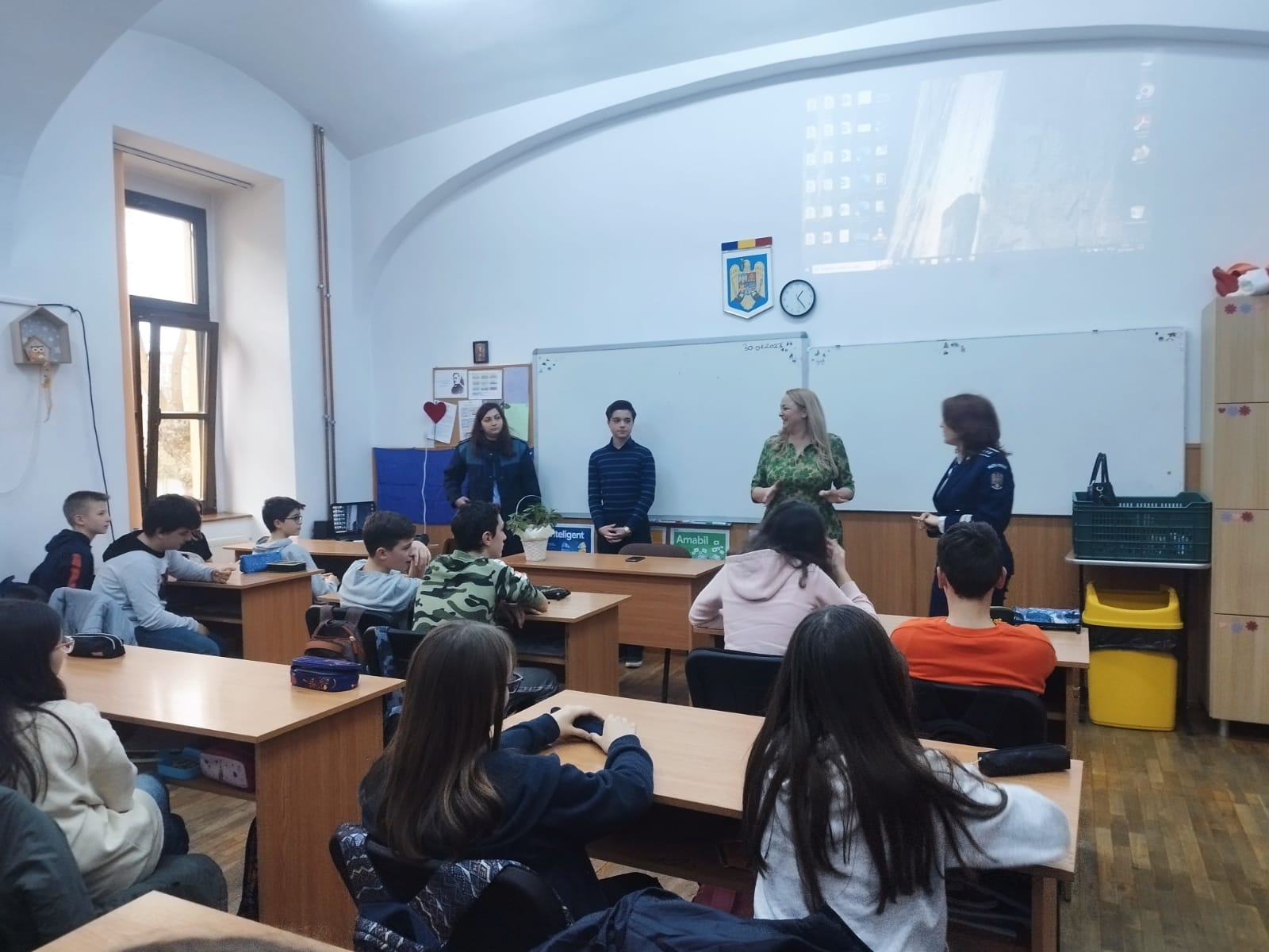 ZIUA INTERNAȚIONALĂ PENTRU NONVIOLENȚĂ ÎN ȘCOALĂ A FOST MARCATĂ DE POLIȚIȘTI ÎN 6 UNITĂȚI DE ÎNVĂȚĂMÂNT