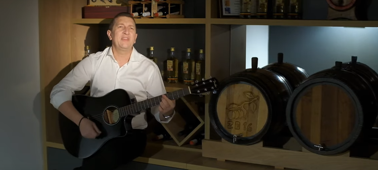 VIDEO. An nou cu HITURI NOI pentru Petrică Mureșan. PIESE NOI lansate de Anul Nou